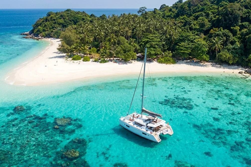 Закат у Promthep Cape + Coral Island на катамаране — фото 3